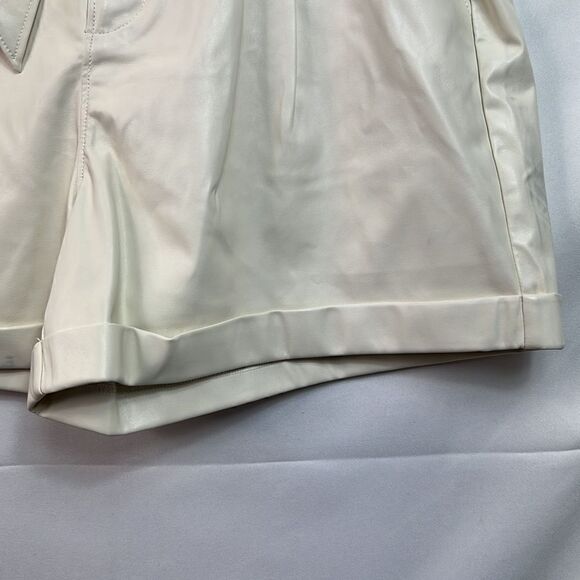 Paige’s Blanka Ecru pleather shorts size 10 NWT flawed - Picture 5 of 15